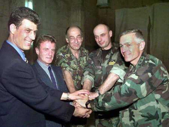 Pro NATO byl partnerem. Ted bývalý vůdce UCK a kosovský prezident Thaçi dostal 25 let.