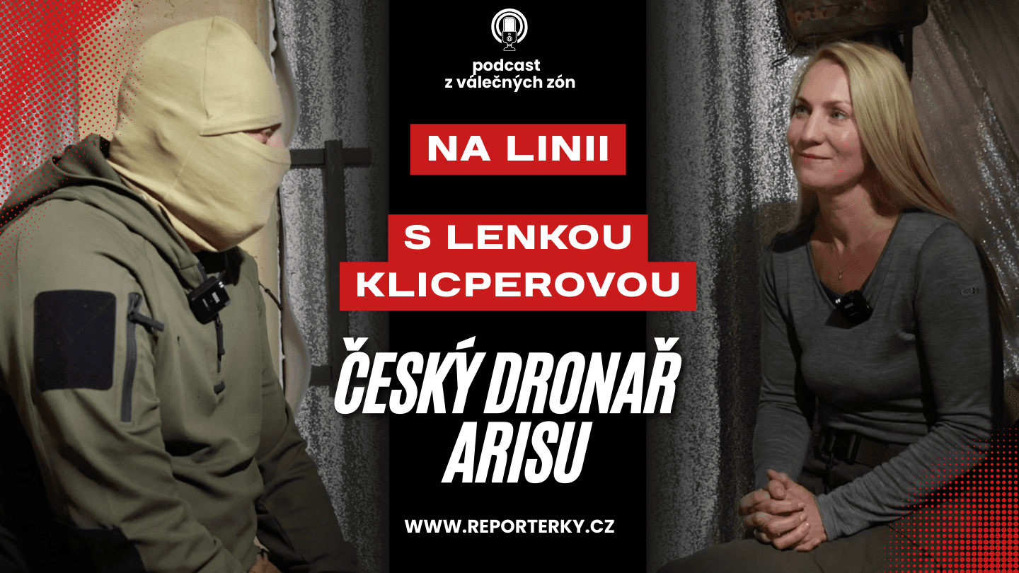 „Radši budu bojovat tady než v Česku,“ říká český voják Arisu o realitě fronty a dronů na Ukrajině. „Žádné území odevzdat nemůžeme,“ komentuje tlaky na Zelenského, aby se vzdal Donbasu. Podcast NA LINII s Lenkou Klicperovou přímo z východu Ukrajiny.