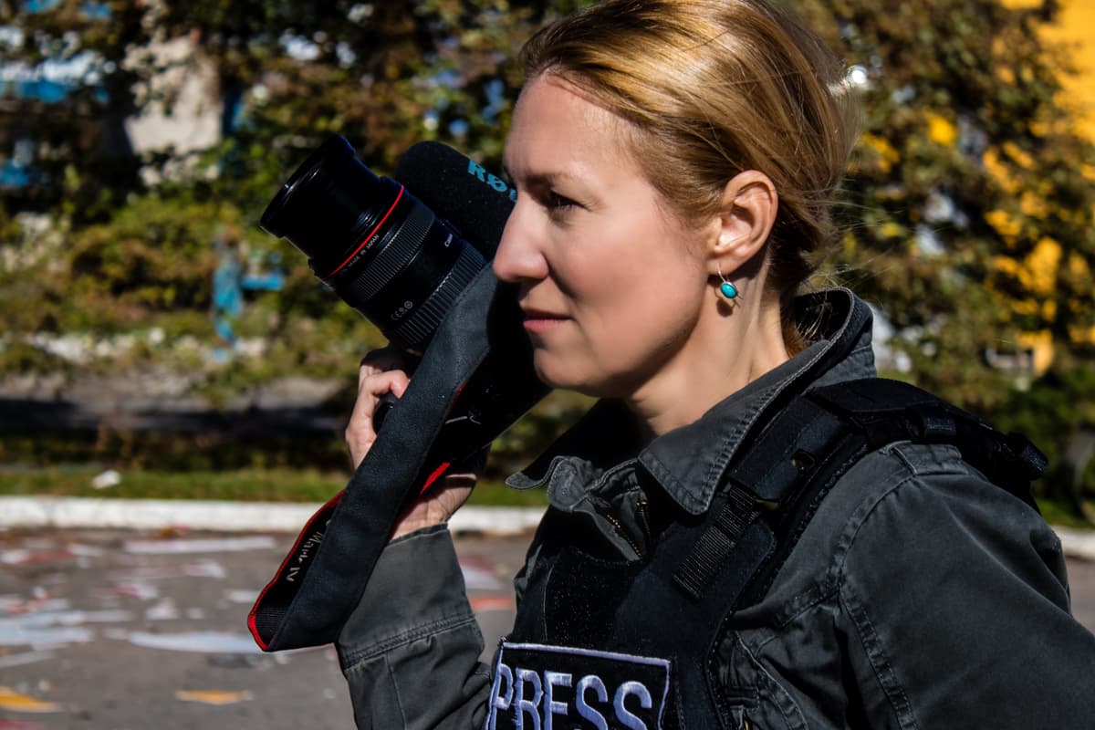 V Íránu to vře. Evropa zase čeká na to, co udělá Amerika. Komentář Lenky Klicperové.