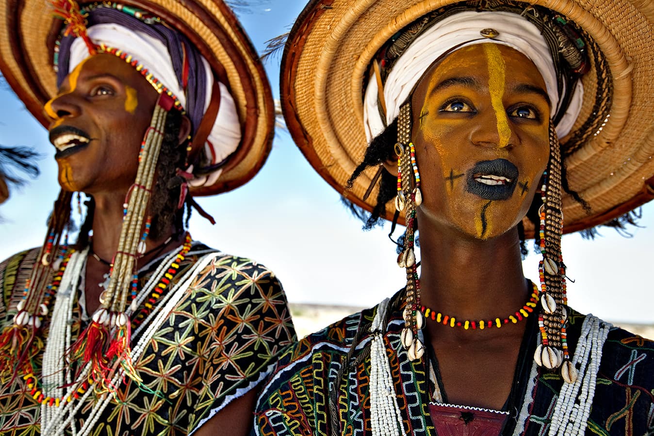 Ženská obřízka i tanec krásných mužů. Při afrických rituálech hraje roli krev, sex i touha po kráse.